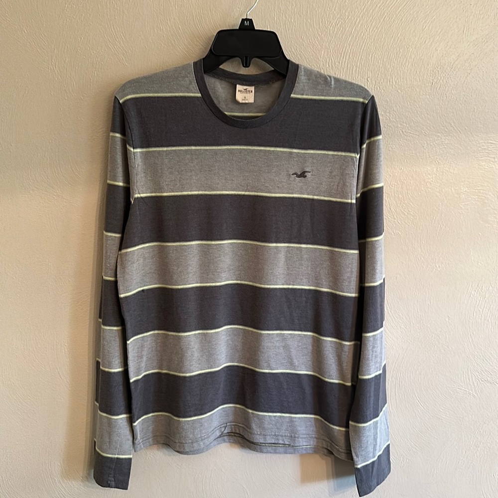 Light and dark gray long sleeve T-shirt